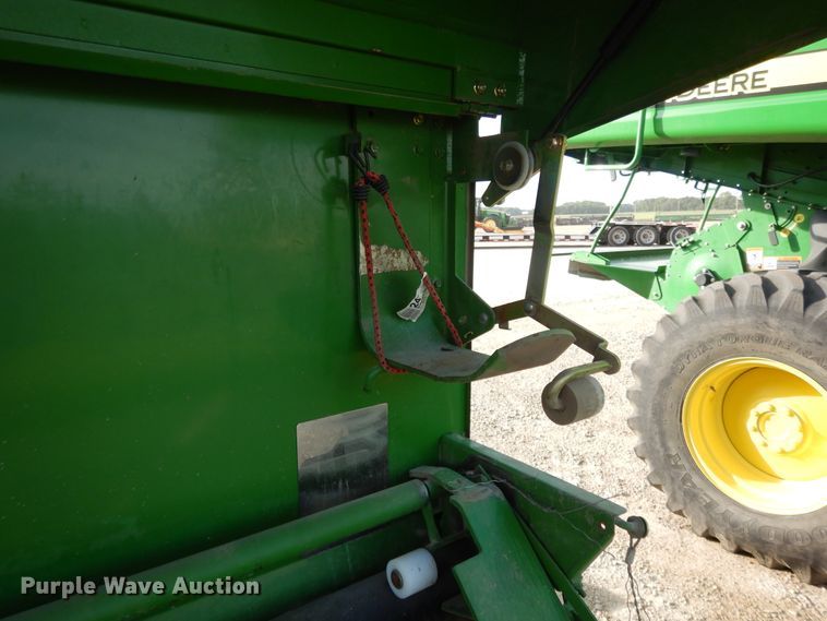 image for item DI7574 John Deere 567  round baler