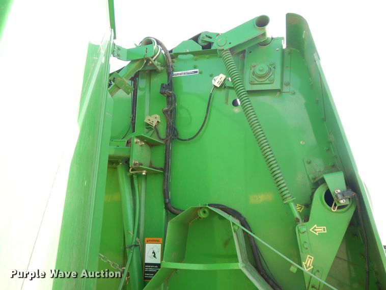 image for item DI7574 John Deere 567  round baler
