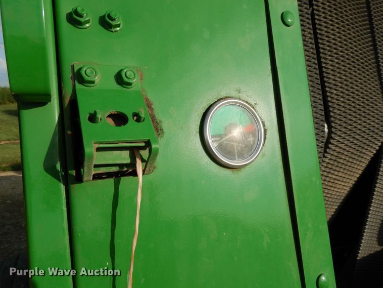 image for item DI7574 John Deere 567  round baler