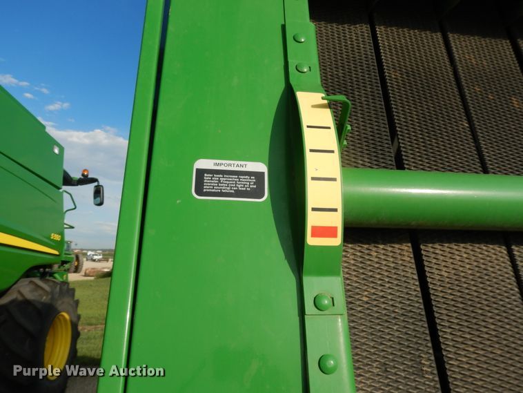 image for item DI7574 John Deere 567  round baler