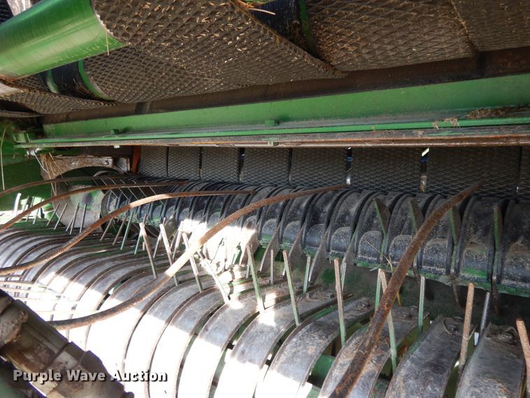 image for item DI7574 John Deere 567  round baler
