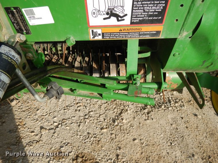 image for item DI7574 John Deere 567  round baler