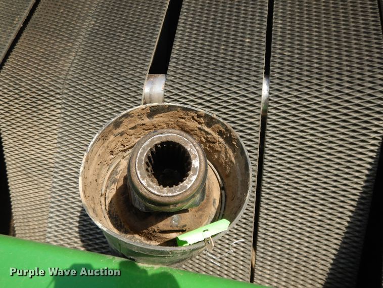 image for item DI7574 John Deere 567  round baler