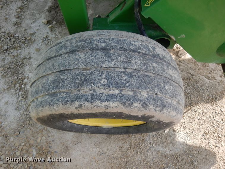 image for item DI7574 John Deere 567  round baler