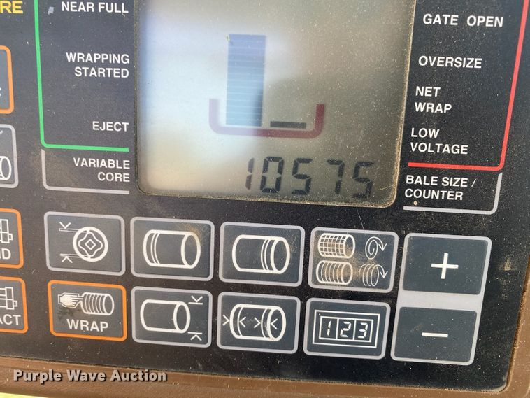 image for item DI7574 John Deere 567  round baler