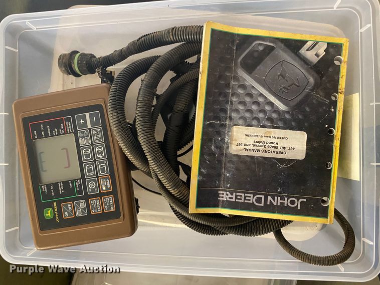 image for item DI7574 John Deere 567  round baler