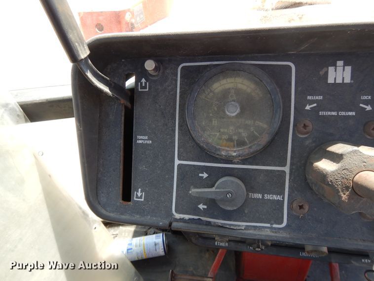 image for item DI7603 International 1086  tractor