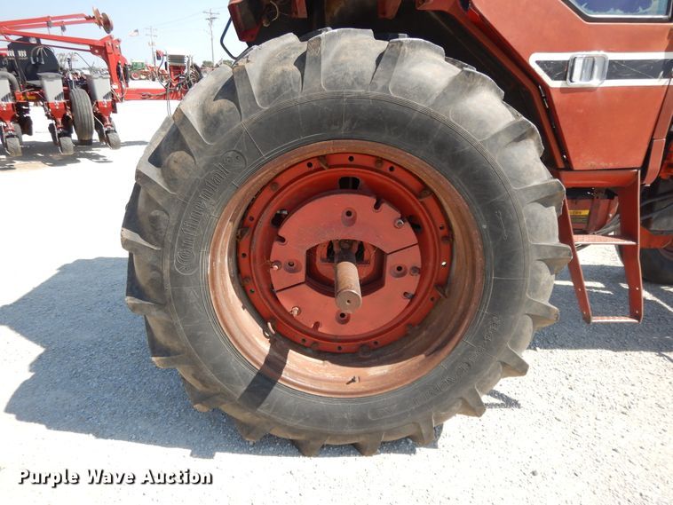 image for item DI7603 International 1086  tractor