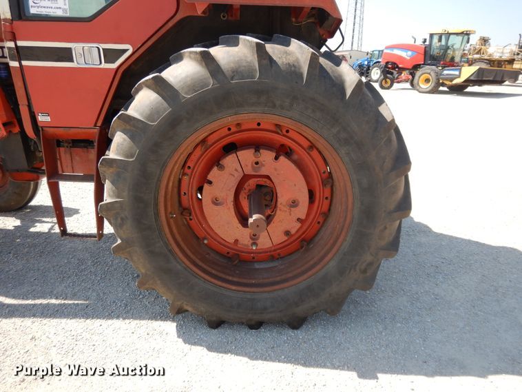 image for item DI7603 International 1086  tractor