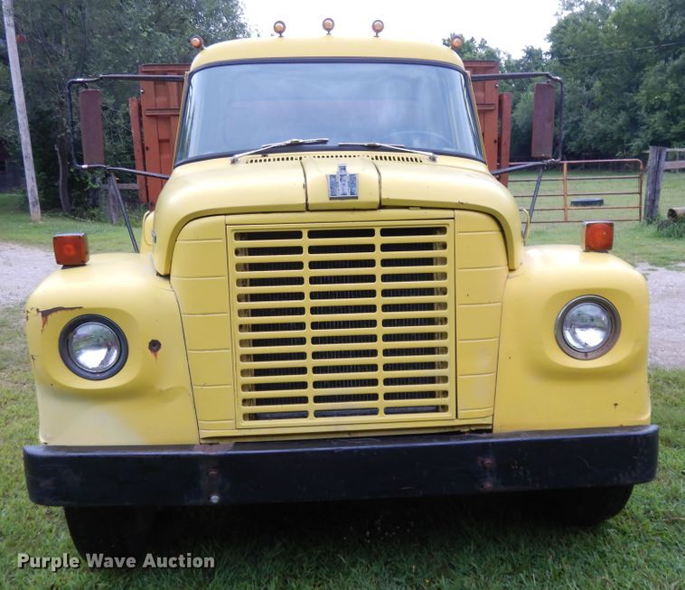 image for item DJ3482 1973 International Loadstar 1600  grain truck