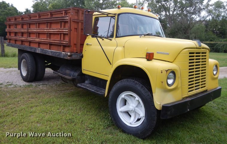 image for item DJ3482 1973 International Loadstar 1600  grain truck
