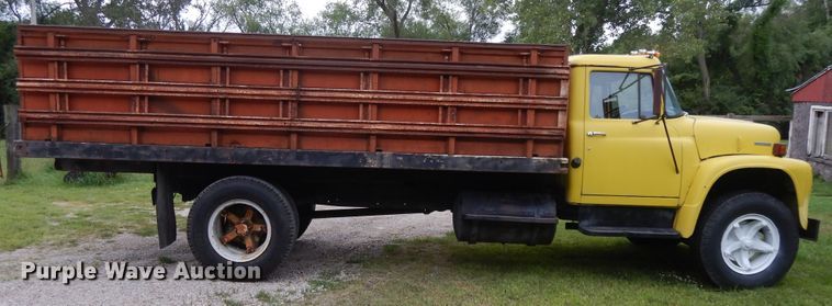 image for item DJ3482 1973 International Loadstar 1600  grain truck