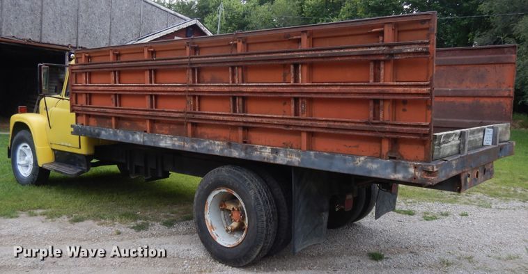 image for item DJ3482 1973 International Loadstar 1600  grain truck