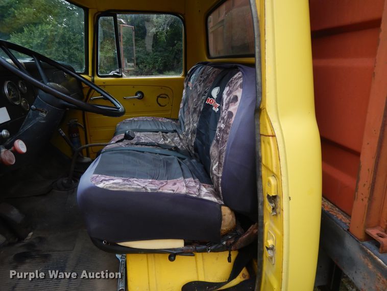 image for item DJ3482 1973 International Loadstar 1600  grain truck