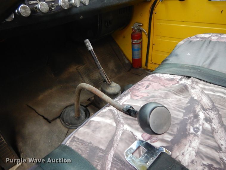 image for item DJ3482 1973 International Loadstar 1600  grain truck