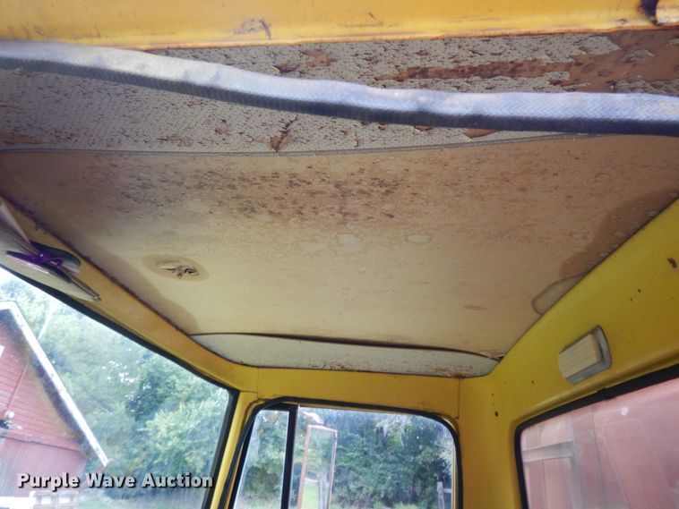 image for item DJ3482 1973 International Loadstar 1600  grain truck