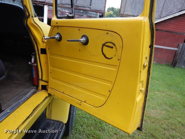 image for item DJ3482 1973 International Loadstar 1600  grain truck