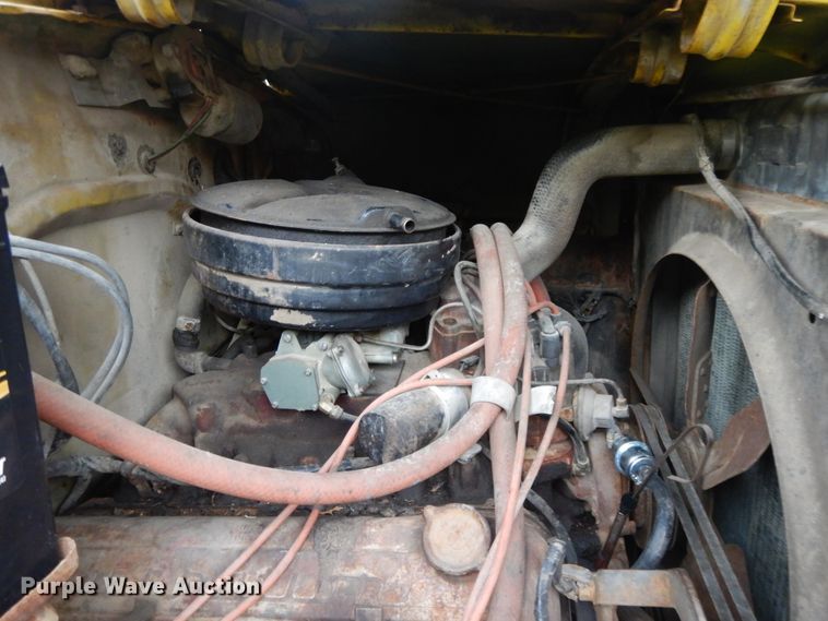 image for item DJ3482 1973 International Loadstar 1600  grain truck