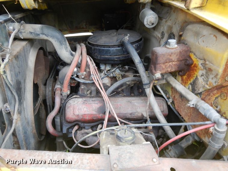 image for item DJ3482 1973 International Loadstar 1600  grain truck