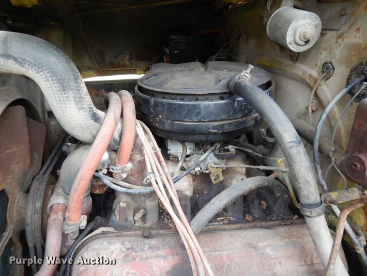 image for item DJ3482 1973 International Loadstar 1600  grain truck