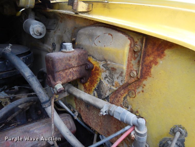 image for item DJ3482 1973 International Loadstar 1600  grain truck