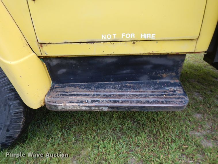 image for item DJ3482 1973 International Loadstar 1600  grain truck