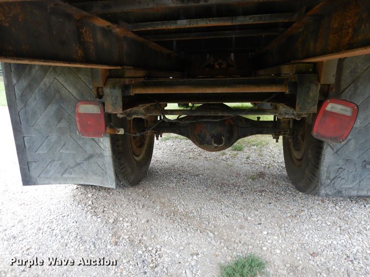 image for item DJ3482 1973 International Loadstar 1600  grain truck