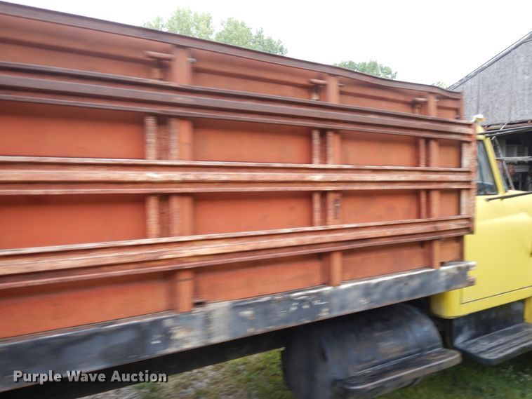 image for item DJ3482 1973 International Loadstar 1600  grain truck