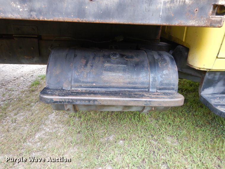 image for item DJ3482 1973 International Loadstar 1600  grain truck