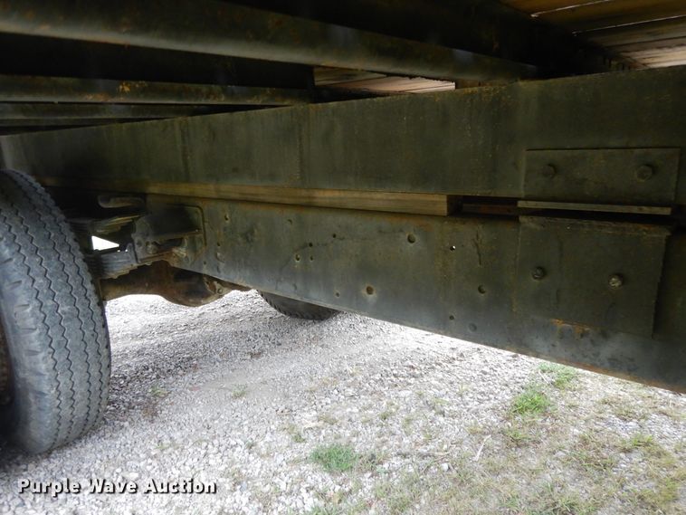 image for item DJ3482 1973 International Loadstar 1600  grain truck