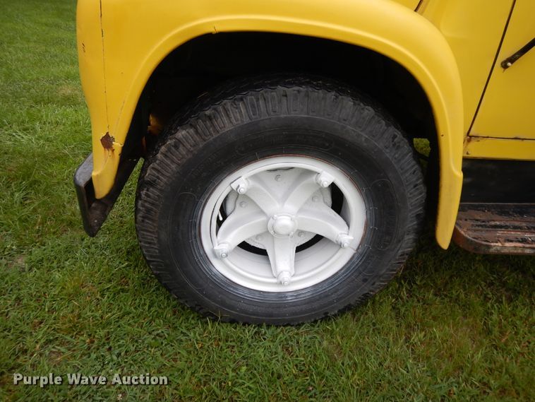 image for item DJ3482 1973 International Loadstar 1600  grain truck