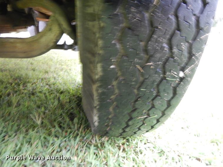 image for item DJ3482 1973 International Loadstar 1600  grain truck