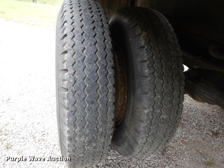 image for item DJ3482 1973 International Loadstar 1600  grain truck