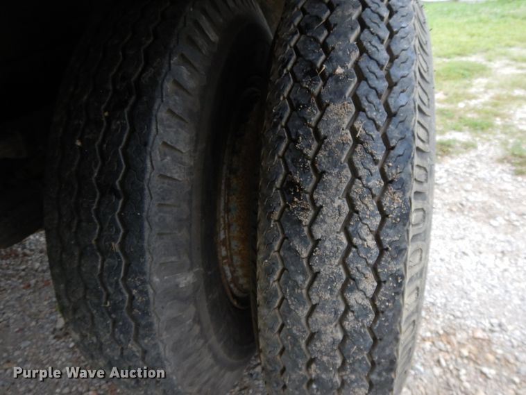 image for item DJ3482 1973 International Loadstar 1600  grain truck