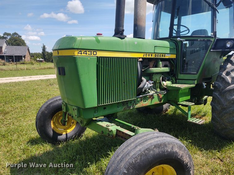 image for item EQ9392 John Deere 4430  tractor