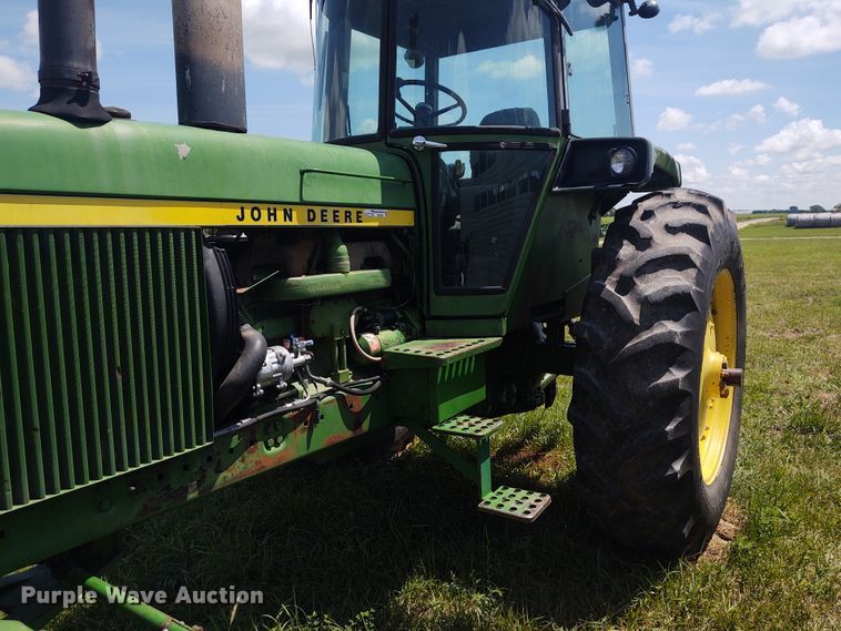 image for item EQ9392 John Deere 4430  tractor