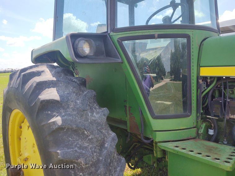 image for item EQ9392 John Deere 4430  tractor