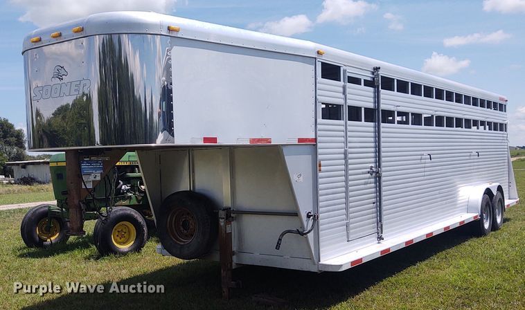 image for item EQ9393 2007 Sooner livestock trailer