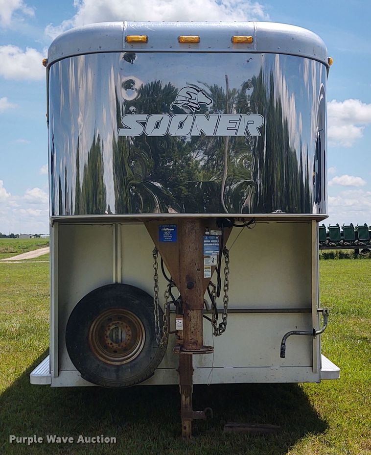 image for item EQ9393 2007 Sooner livestock trailer
