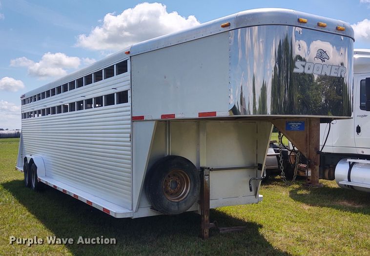 image for item EQ9393 2007 Sooner livestock trailer