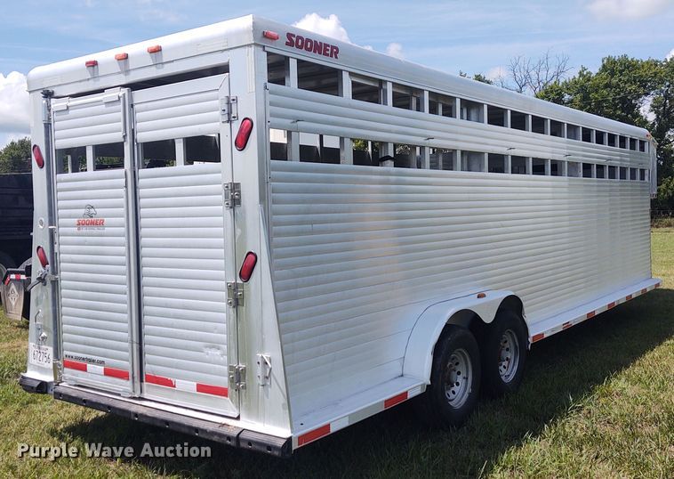 image for item EQ9393 2007 Sooner livestock trailer