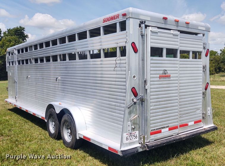 image for item EQ9393 2007 Sooner livestock trailer