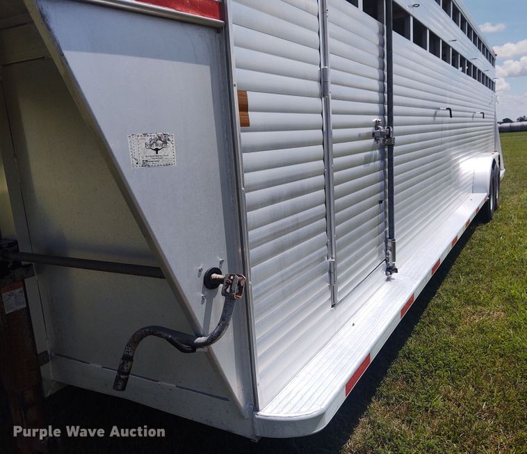 image for item EQ9393 2007 Sooner livestock trailer