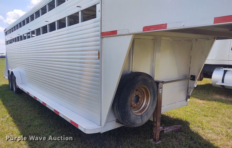 image for item EQ9393 2007 Sooner livestock trailer