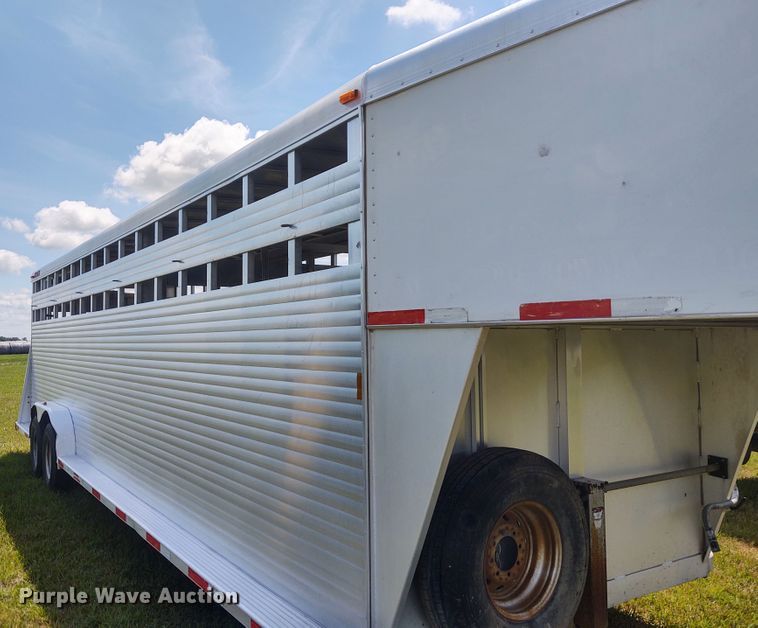 image for item EQ9393 2007 Sooner livestock trailer