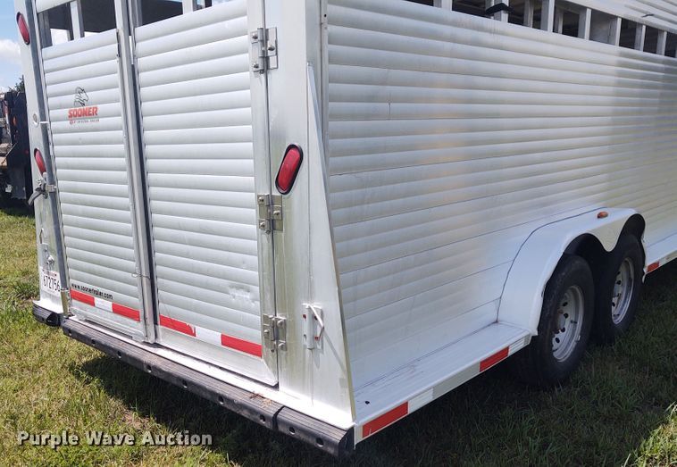 image for item EQ9393 2007 Sooner livestock trailer