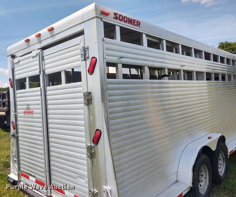 image for item EQ9393 2007 Sooner livestock trailer