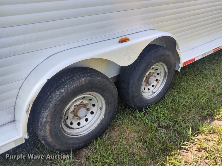 image for item EQ9393 2007 Sooner livestock trailer