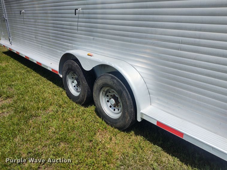 image for item EQ9393 2007 Sooner livestock trailer