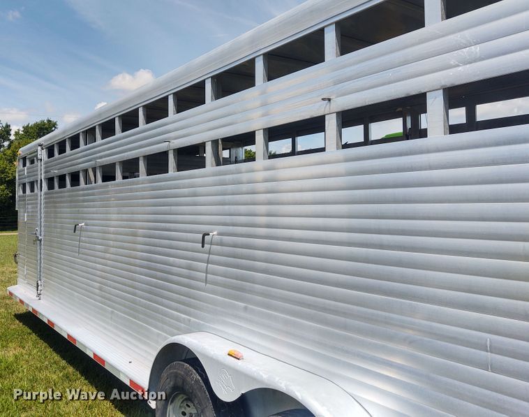 image for item EQ9393 2007 Sooner livestock trailer